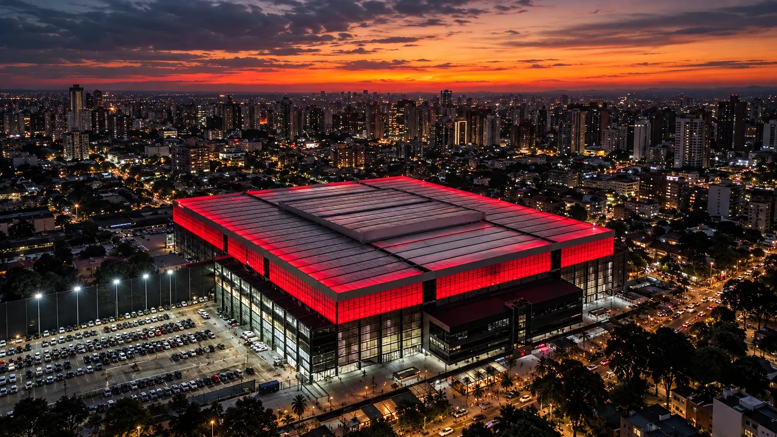 Arena da Baixada ao pôr do sol, vista do alto, com Curitiba ao redor